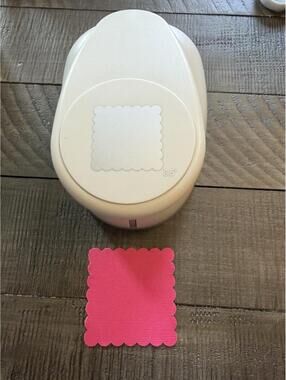 The Paper Studio 3.5 inch scalloped square shape punch